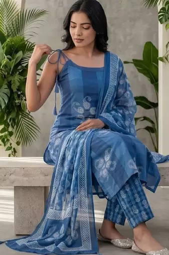 Women Ethnic Motifs Printed Regular Kurta with Trousers & With Dupatta