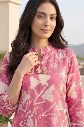 Women Printed Regular Kurta with Trousers