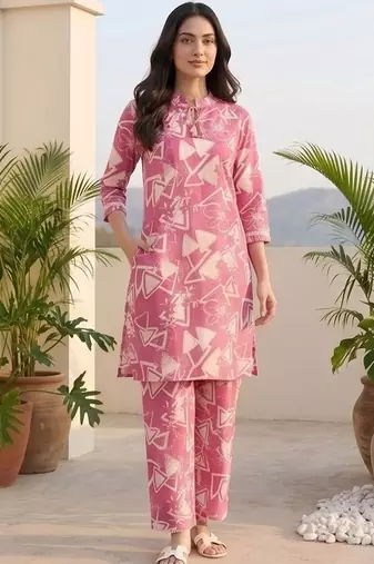 Women Printed Regular Kurta with Trousers