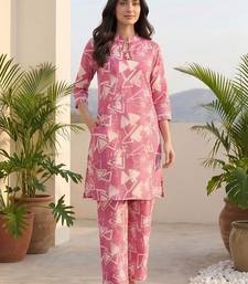 Women Printed Regular Kurta with Trousers