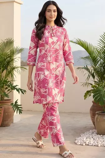 Women Printed Regular Kurta with Trousers