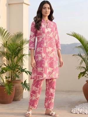 Women Printed Regular Kurta with Trousers 5