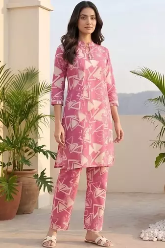 Women Printed Regular Kurta with Trousers