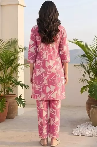 Women Printed Regular Kurta with Trousers