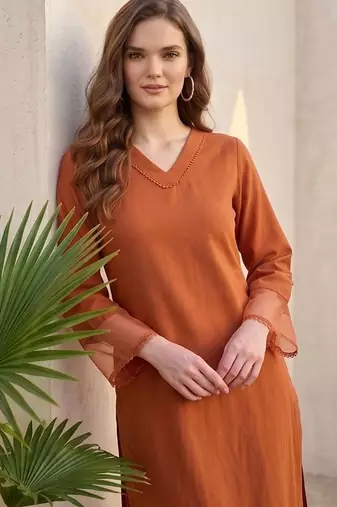 Women Regular Thread Work Silk Crepe Kurta with Palazzos