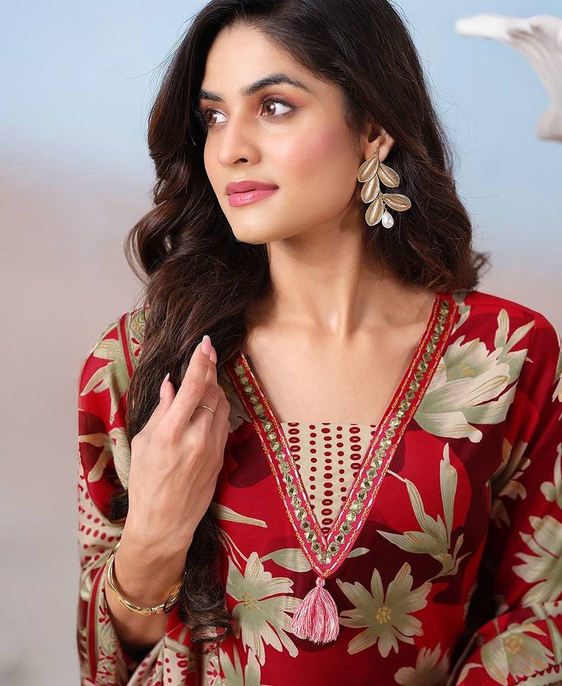 Women Floral Printed Regular Mirror Work Kurta with Trousers & With Dupatta