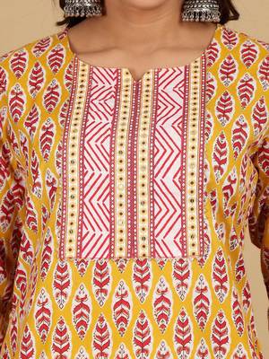 Floral Printed Notch Neck Straight Kurta With Salwar And Dupatta 2