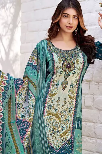 Women Floral Printed Regular Beads and Stones Kurta with Trousers & With Dupatta