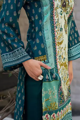 Women Floral Printed Regular Beads and Stones Kurta with Trousers & With Dupatta