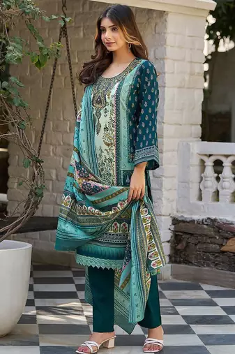 Women Floral Printed Regular Beads and Stones Kurta with Trousers & With Dupatta