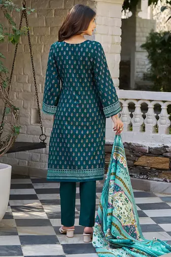 Women Floral Printed Regular Beads and Stones Kurta with Trousers & With Dupatta