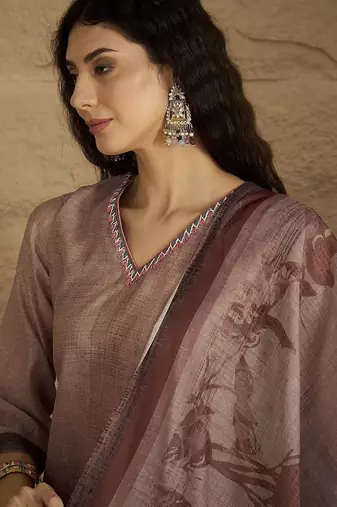 Women Regular Thread Work Kurta with Trousers & With Dupatta