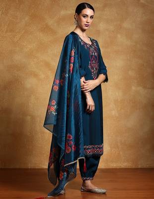 Women Floral Yoke Design Regular Kurta with Trousers & With Dupatta 4