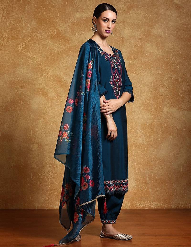 Women Floral Yoke Design Regular Kurta with Trousers & With Dupatta