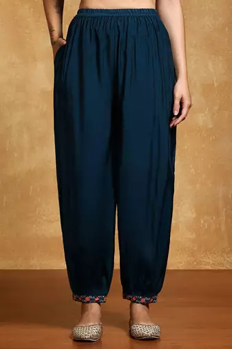 Women Floral Yoke Design Regular Kurta with Trousers & With Dupatta