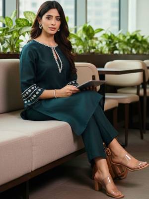 Women Ethnic Motifs Embroidered Regular Thread Work Kurta with Trousers 3
