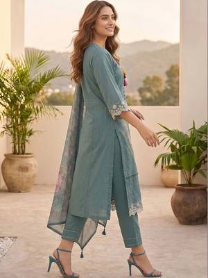 Women Floral Embroidered Regular Thread Work  Cotton Kurta with Trousers & With Dupatta 2