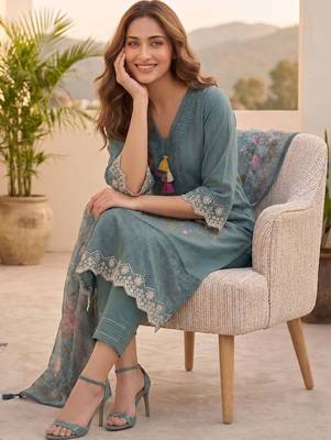 Women Floral Embroidered Regular Thread Work  Cotton Kurta with Trousers & With Dupatta 5