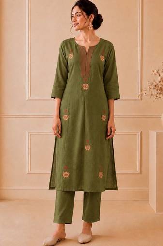 Women Ethnic Motifs Embroidered Regular Thread Work Kurta with Trousers