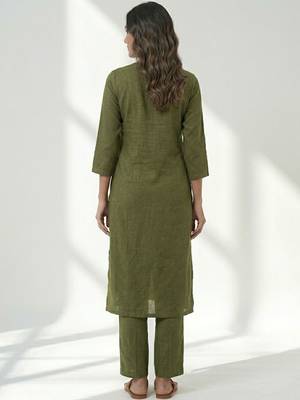 Women Ethnic Motifs Embroidered Regular Thread Work Kurta with Trousers 3