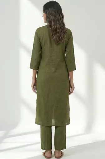 Women Ethnic Motifs Embroidered Regular Thread Work Kurta with Trousers