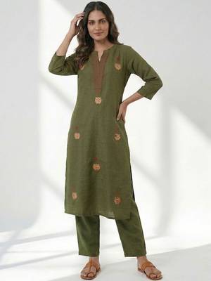 Women Ethnic Motifs Embroidered Regular Thread Work Kurta with Trousers 5