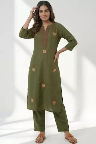Women Ethnic Motifs Embroidered Regular Thread Work Kurta with Trousers