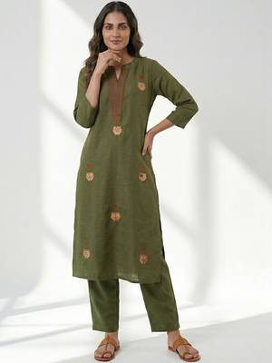 Women Ethnic Motifs Embroidered Regular Thread Work Kurta with Trousers 6