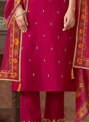 Women Floral Embroidered Regular Sequinned Kurta with Trousers & With Dupatta 3