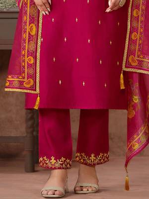 Women Floral Embroidered Regular Sequinned Kurta with Trousers & With Dupatta 4