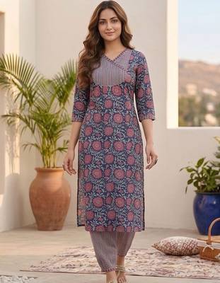 Women Floral Printed Regular Kurta with Trousers & With Dupatta 1