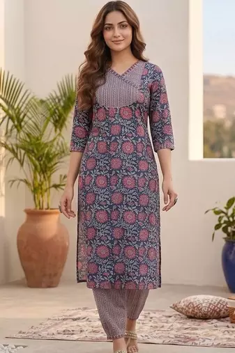 Women Floral Printed Regular Kurta with Trousers & With Dupatta