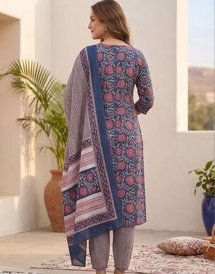 Women Floral Printed Regular Kurta with Trousers & With Dupatta 3