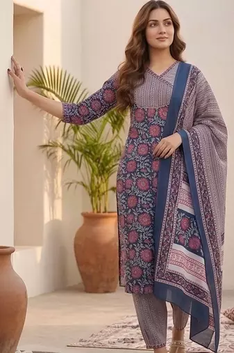 Women Floral Printed Regular Kurta with Trousers & With Dupatta