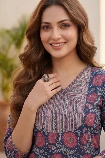 Women Floral Printed Regular Kurta with Trousers & With Dupatta