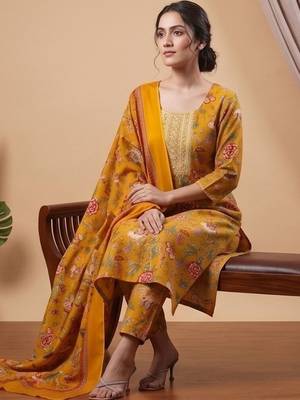 Women Floral Printed Regular Thread Work Kurta with Trousers & With Dupatta 2