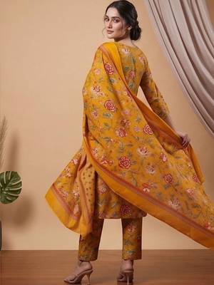 Women Floral Printed Regular Thread Work Kurta with Trousers & With Dupatta 3