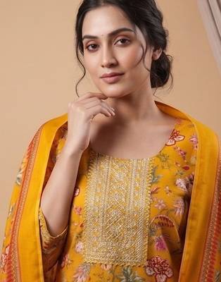 Women Floral Printed Regular Thread Work Kurta with Trousers & With Dupatta 4