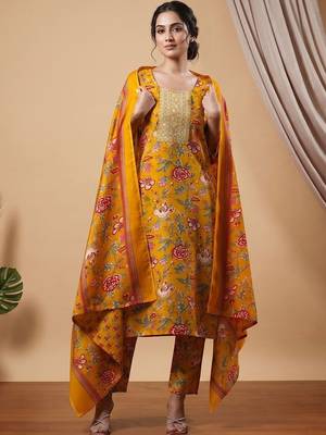 Women Floral Printed Regular Thread Work Kurta with Trousers & With Dupatta 6