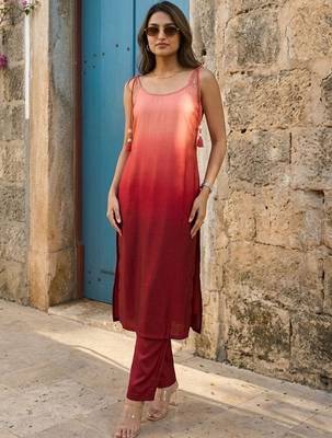 Women Ombre Dyed Regular Kurta with Trousers 6