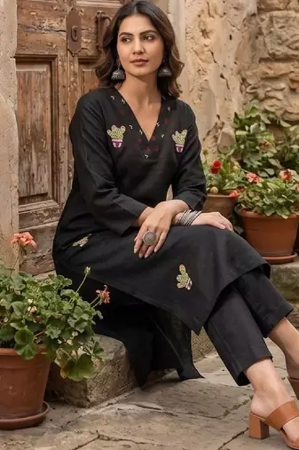 Women Ethnic Motifs Embroidered Regular Thread Work Kurta with Trousers