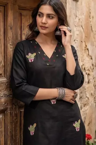 Women Ethnic Motifs Embroidered Regular Thread Work Kurta with Trousers