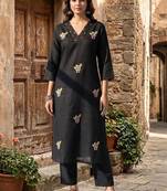 Women Ethnic Motifs Embroidered Regular Thread Work Kurta with Trousers