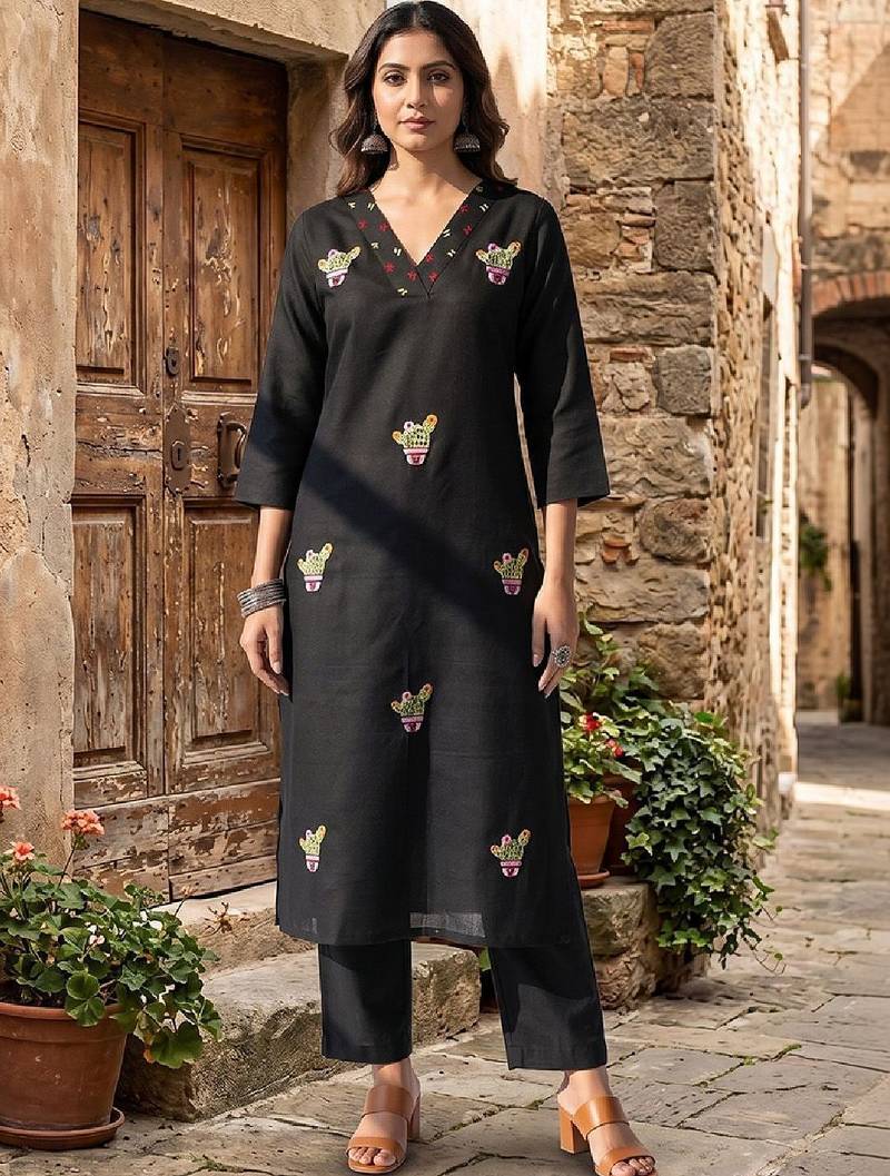 Women Ethnic Motifs Embroidered Regular Thread Work Kurta with Trousers