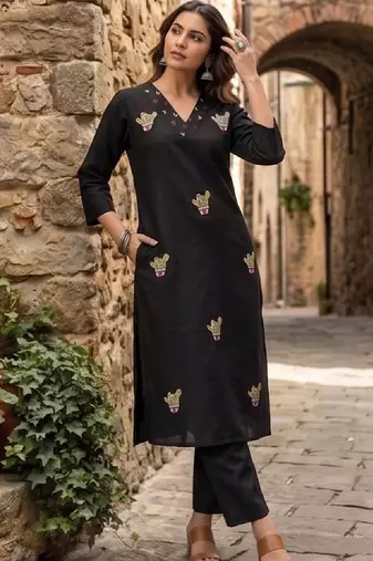 Women Ethnic Motifs Embroidered Regular Thread Work Kurta with Trousers