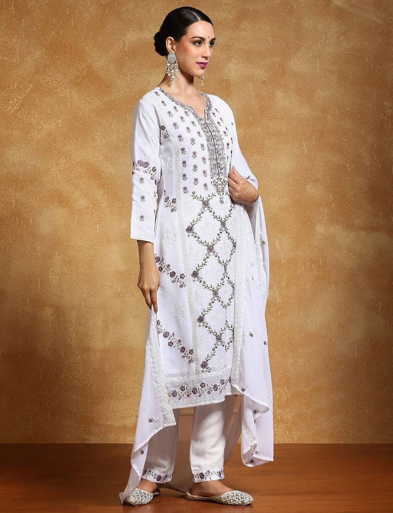 Women Floral Embroidered Regular Thread Work  Cotton Kurta with Trousers & With Dupatta