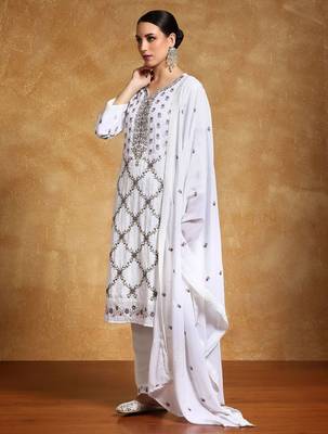 Women Floral Embroidered Regular Thread Work  Cotton Kurta with Trousers & With Dupatta 2