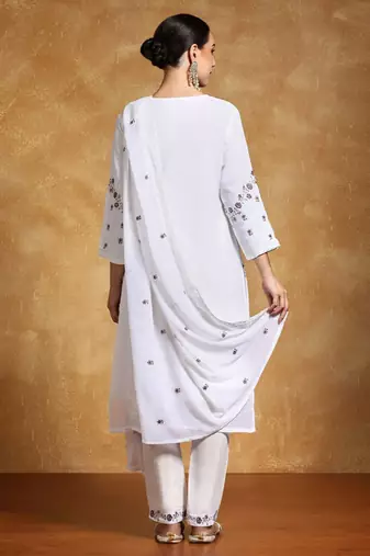 Women Floral Embroidered Regular Thread Work Pure Cotton Kurta with Trousers & With Dupatta