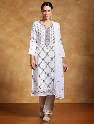 Women Floral Embroidered Regular Thread Work  Cotton Kurta with Trousers & With Dupatta 4
