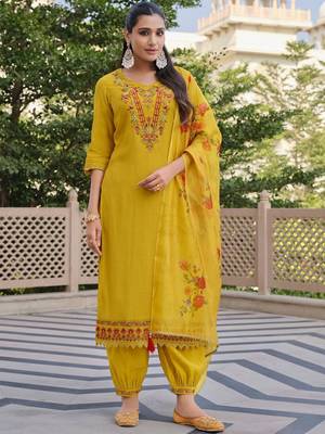 Floral Embroidered Sweetheart Neck Kurta With Salwar & Dupatta 1